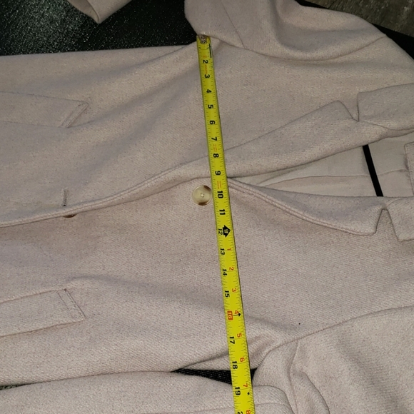 Abercrombie & Fitch - Picture 8 of 8